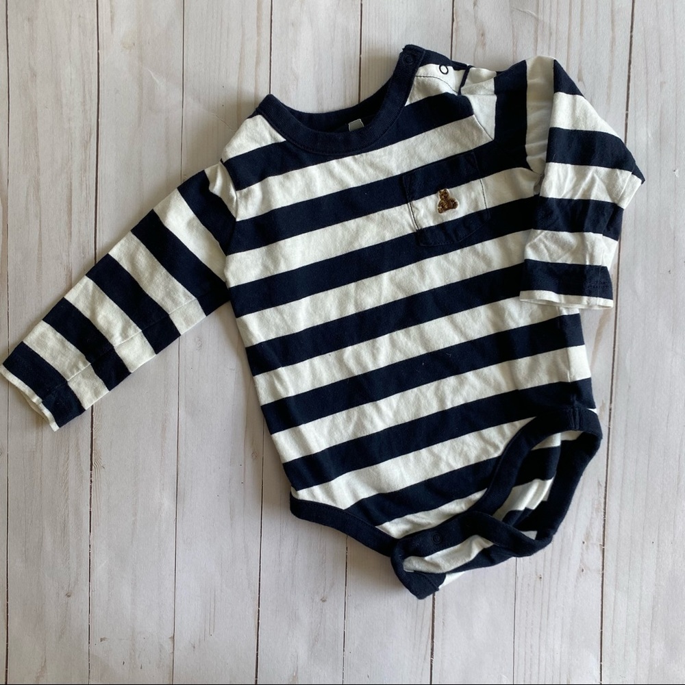 🌟4/$15🌟 EUC Baby Gap Striped Bodysuit